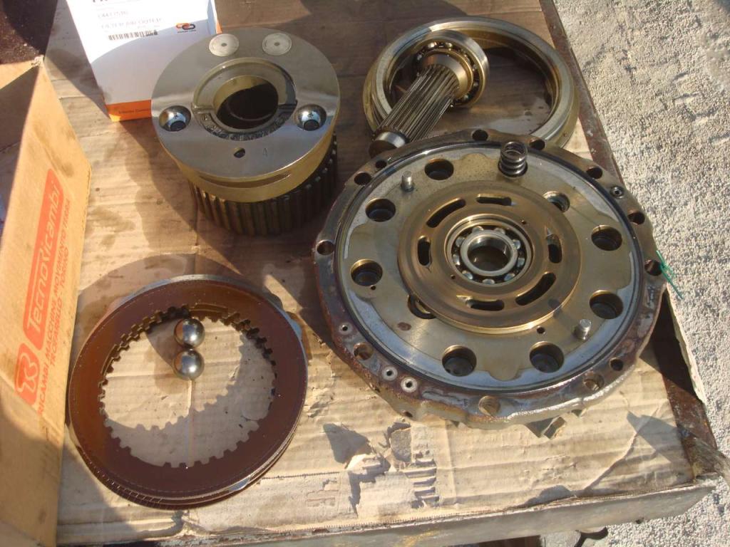 Translation motor for Case CX 210 Photo 2