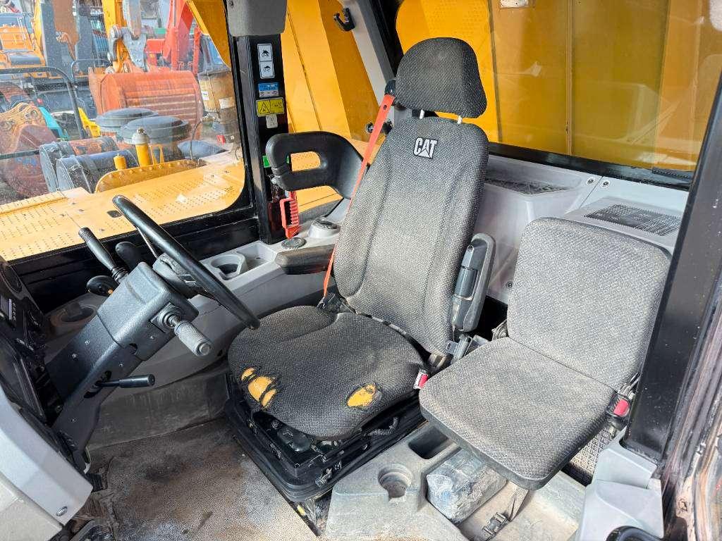 Caterpillar 775F - German Machine / Auto Greasing Photo 9