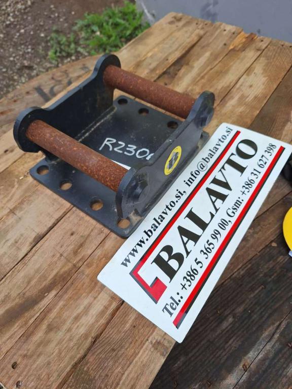 S30 for 2 ton excavators Attachment plate Photo 2