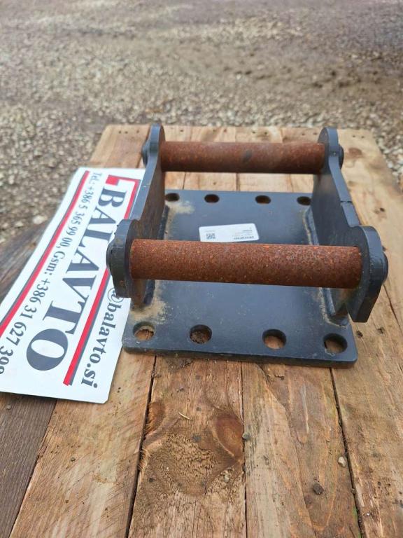 S30 for 2 ton excavators Attachment plate Photo 7