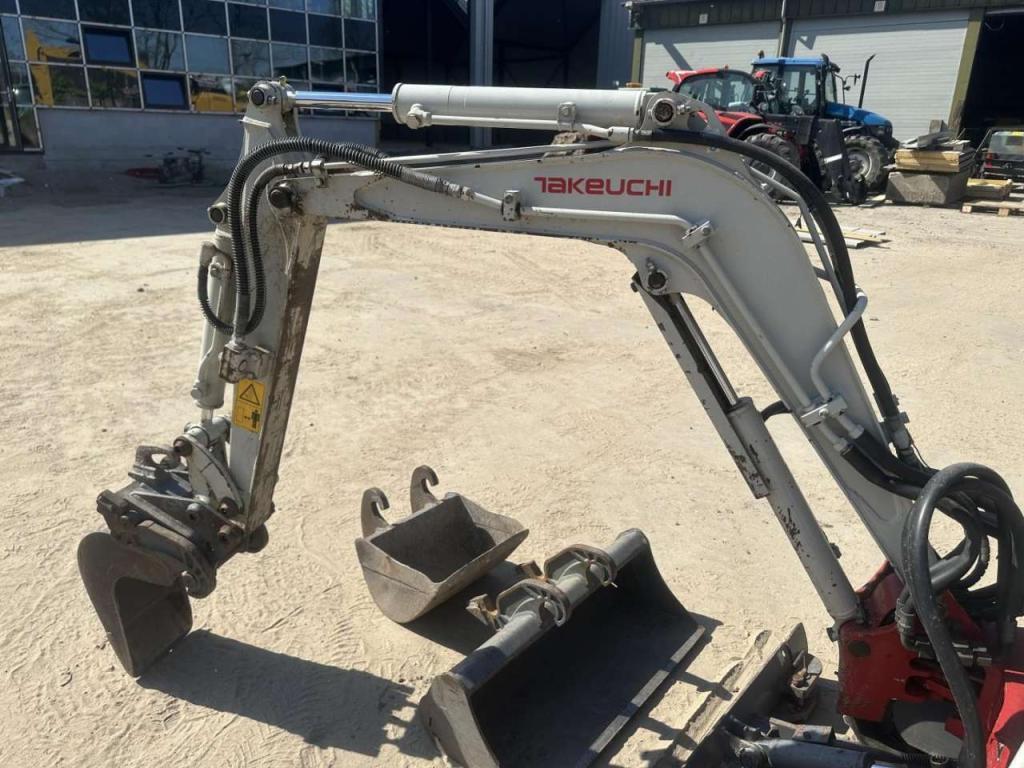 Takeuchi TB 108 3 buckets Photo 15