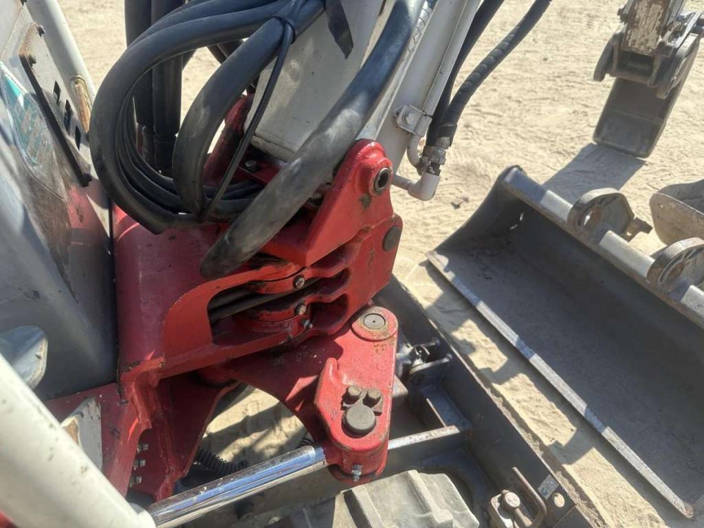 Takeuchi TB 108 3 buckets Photo 19