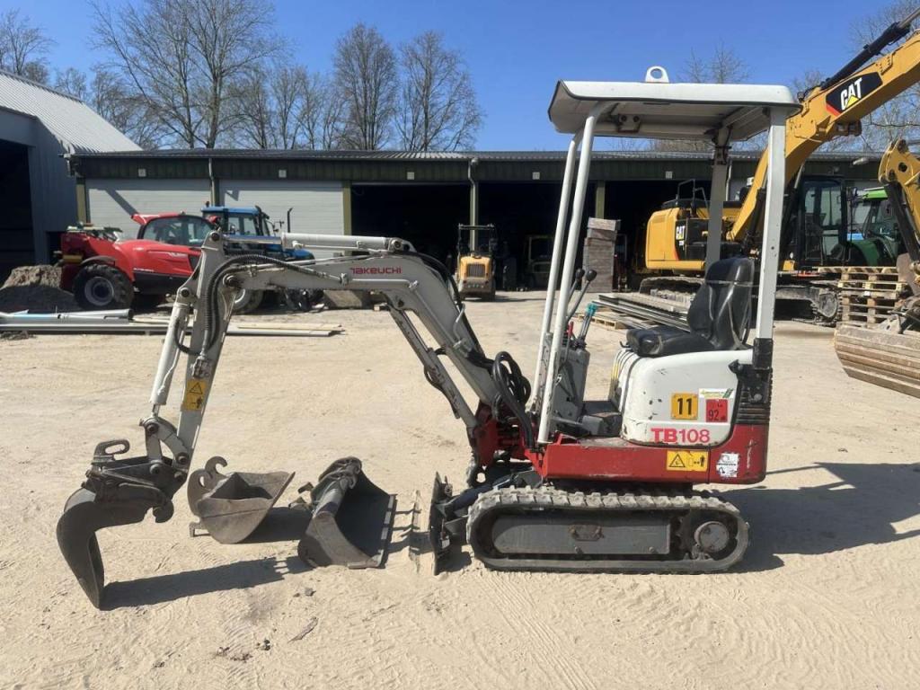 Takeuchi TB 108 3 buckets Photo 2