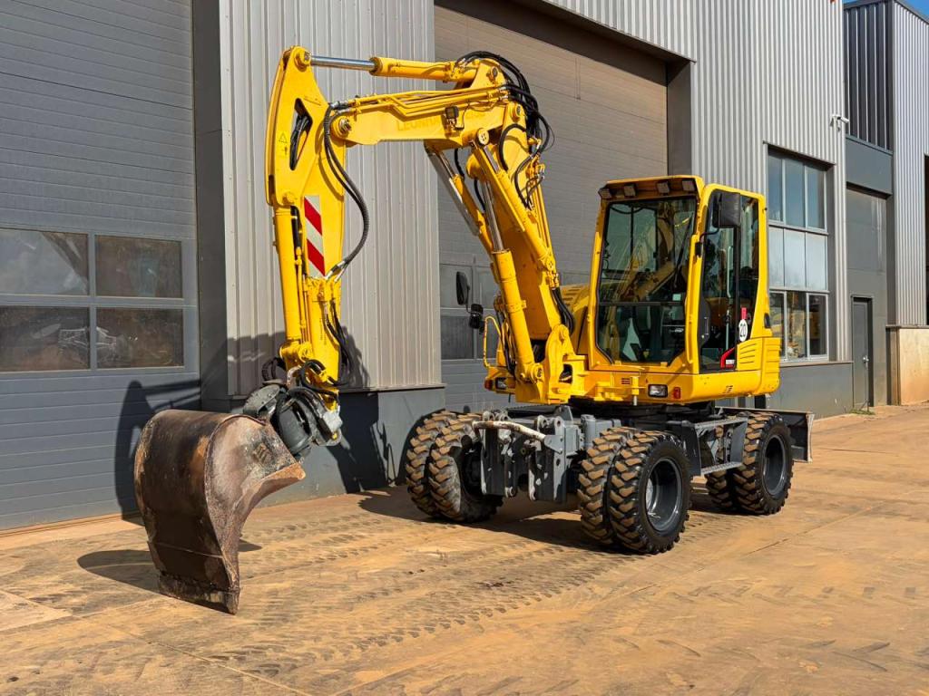Takeuchi TB295W-1 Photo 2