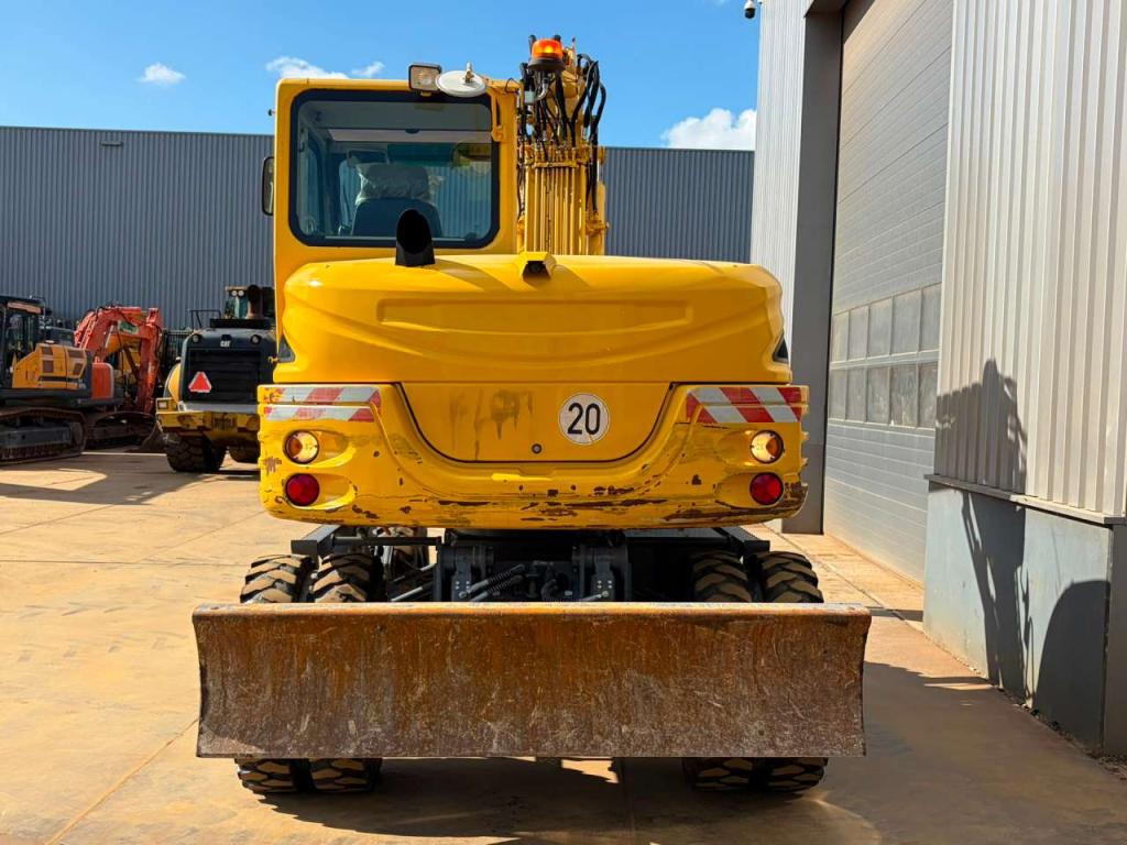 Takeuchi TB295W-1 Photo 4