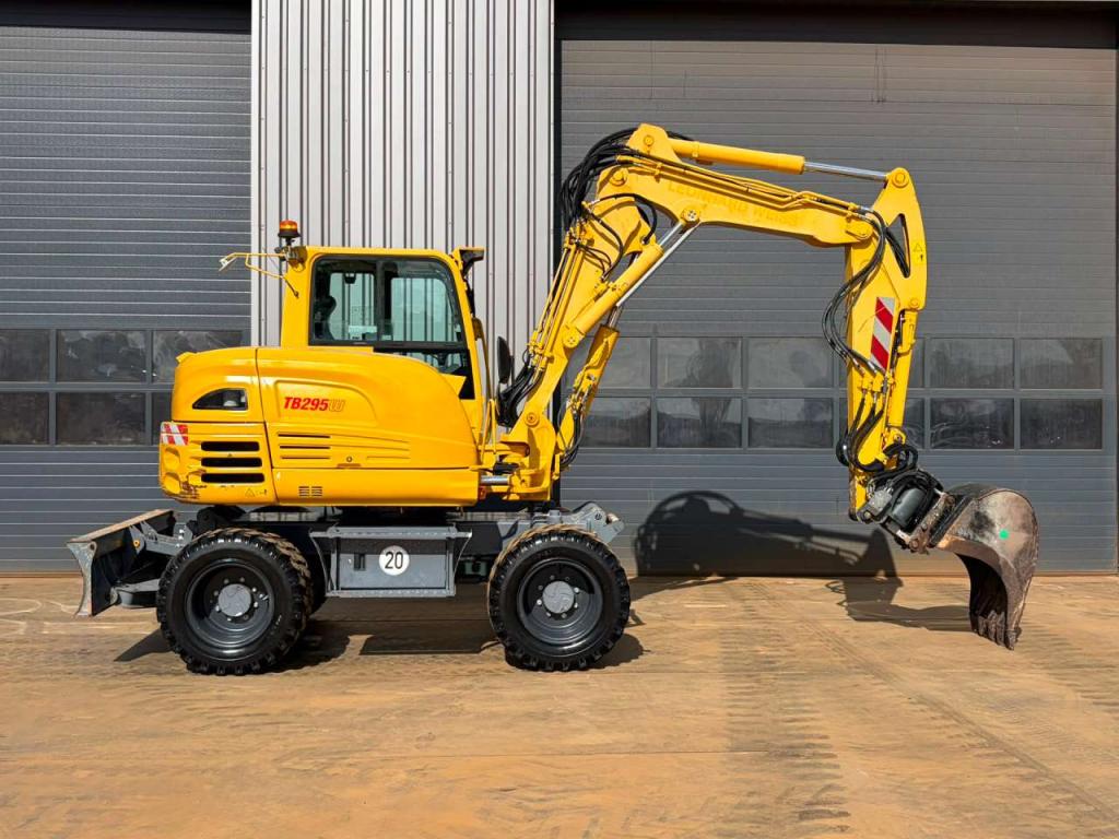 Takeuchi TB295W-1 Photo 6