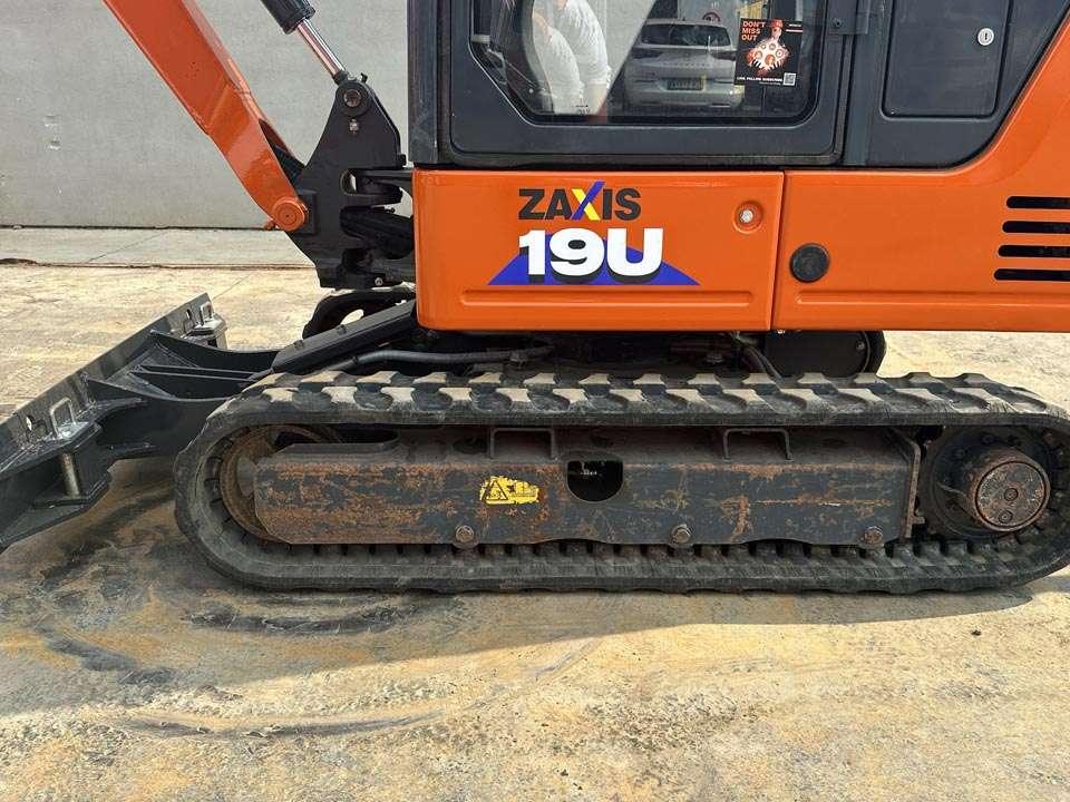 Hitachi ZX19-6 CR Photo 9
