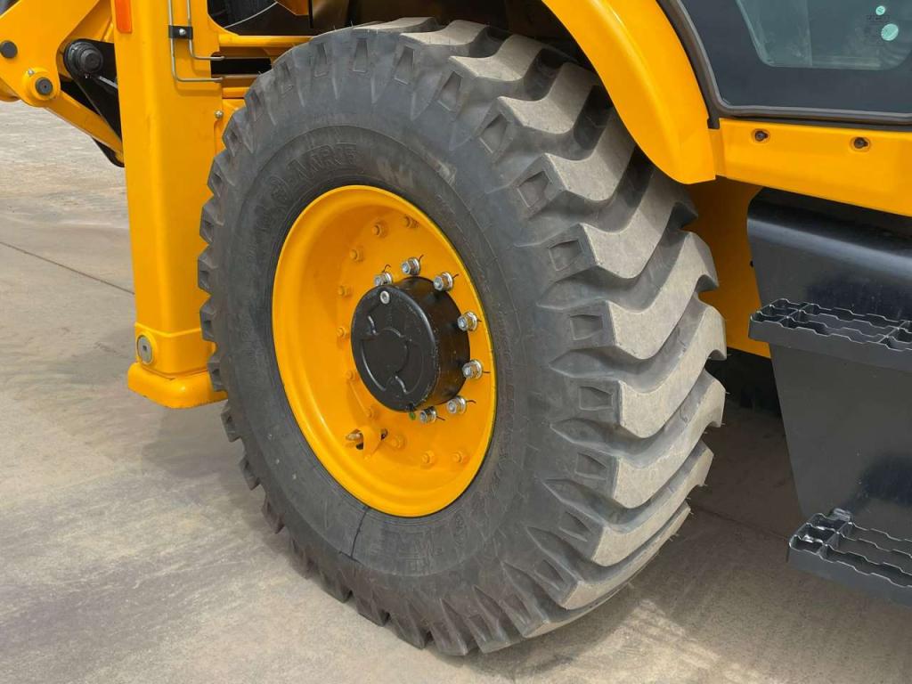JCB 3DX 4x4 A/C Hammerlines Photo 17
