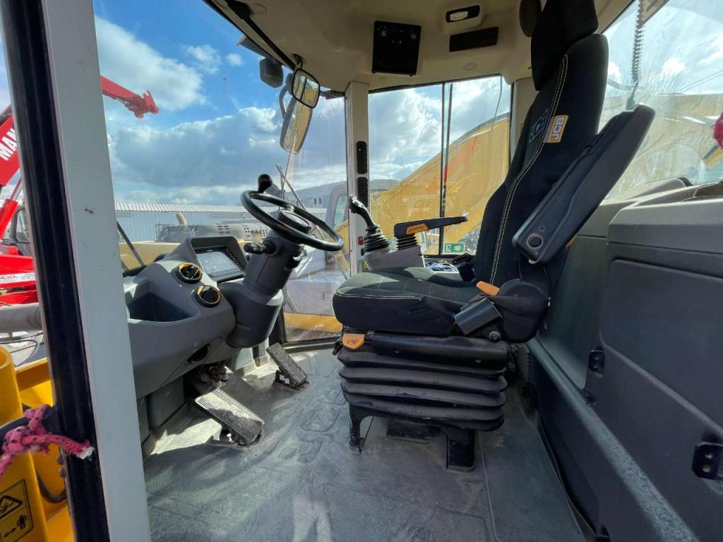 JCB 427 ZXT4F Photo 2