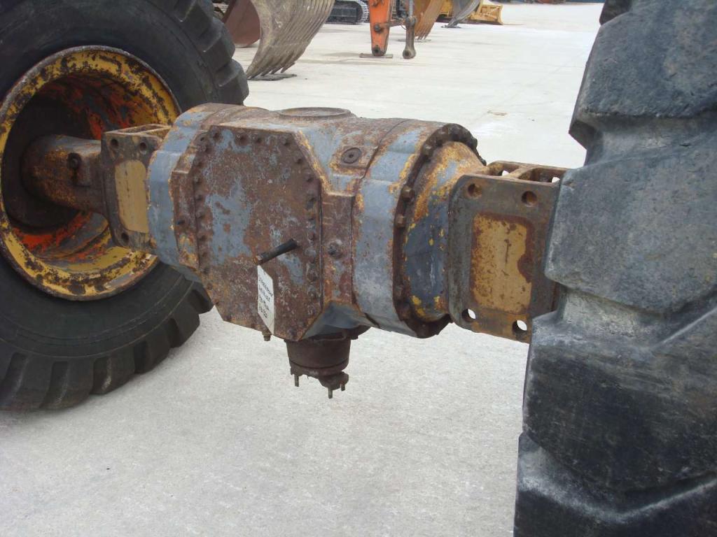 Front axle for Hitachi ZW220 Photo 2