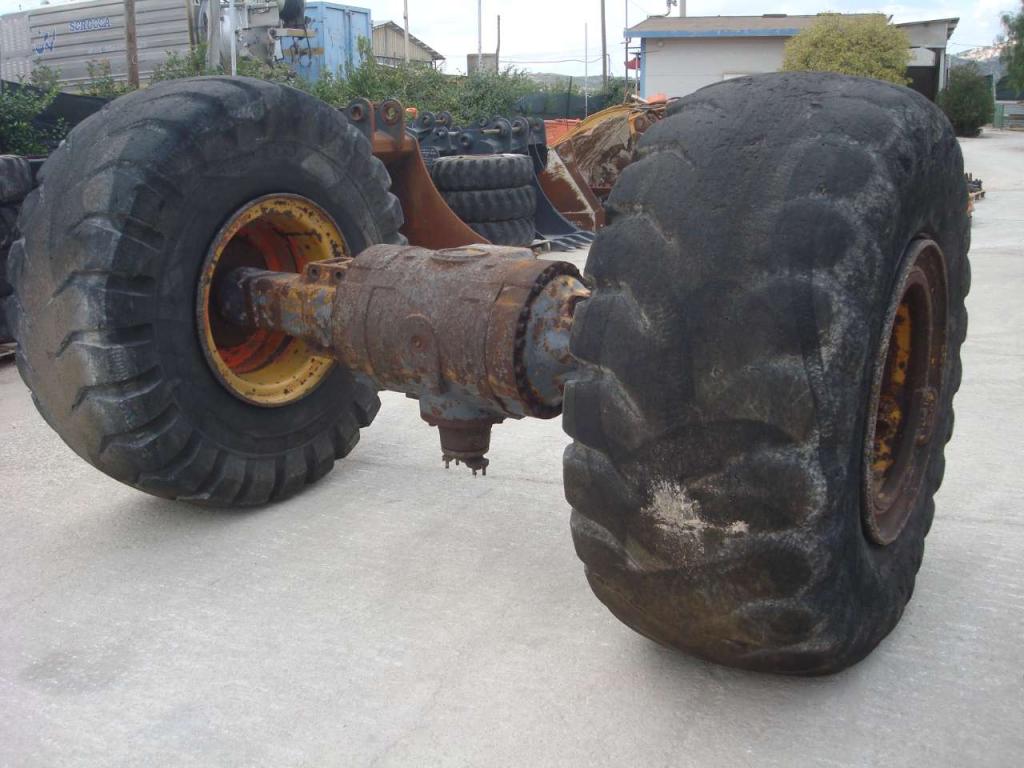 Front axle for Hitachi ZW220 Photo 3