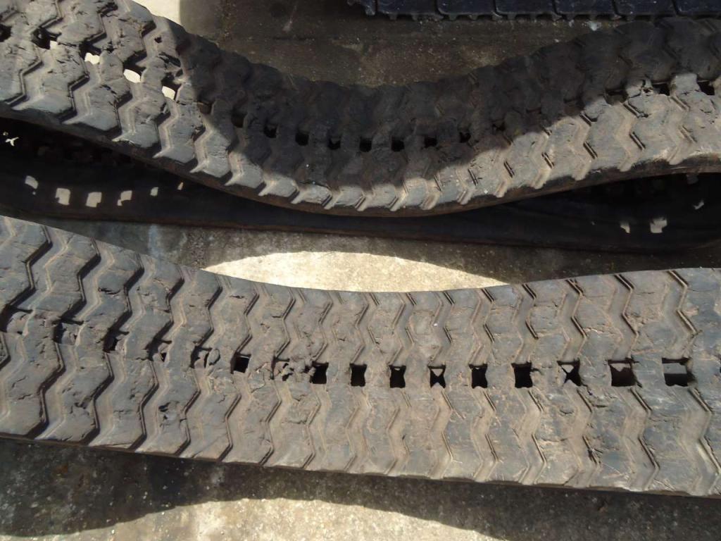 Rubber tracks for Takeuchi TL10V-2 Photo 5