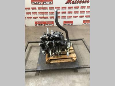 Hydraulic distributor for New Holland E385 sold by Massucco T. Srl Area Ricambi