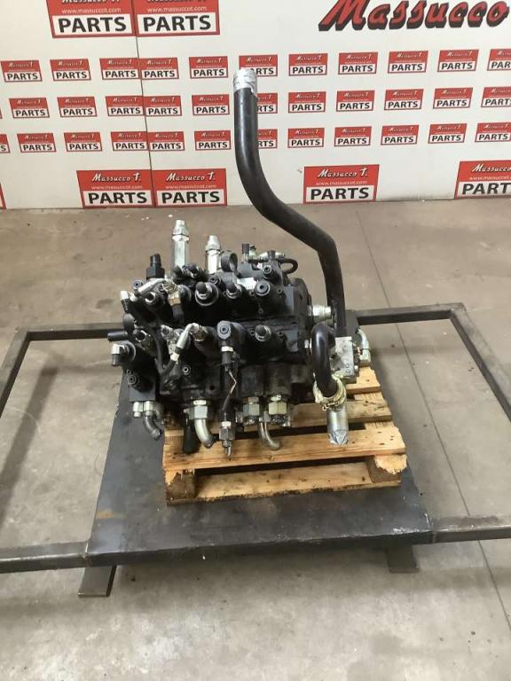 Hydraulic distributor for New Holland E385 Photo 1