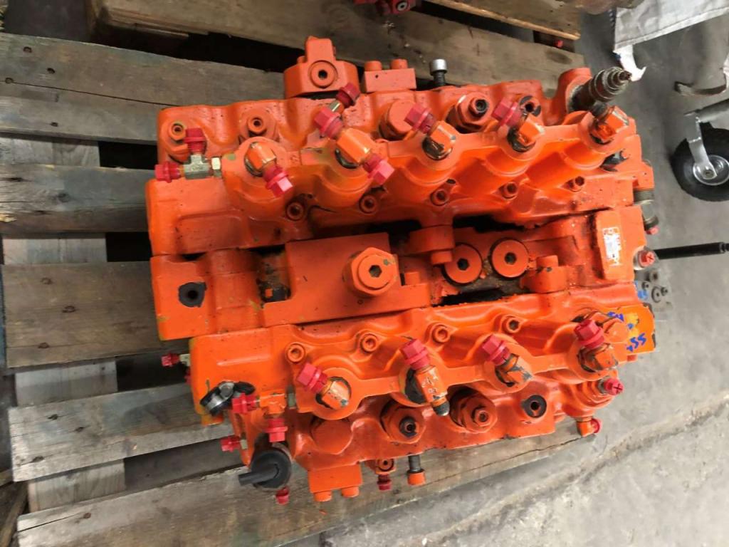Hydraulic distributor for Fiat Hitachi EX455 Photo 1
