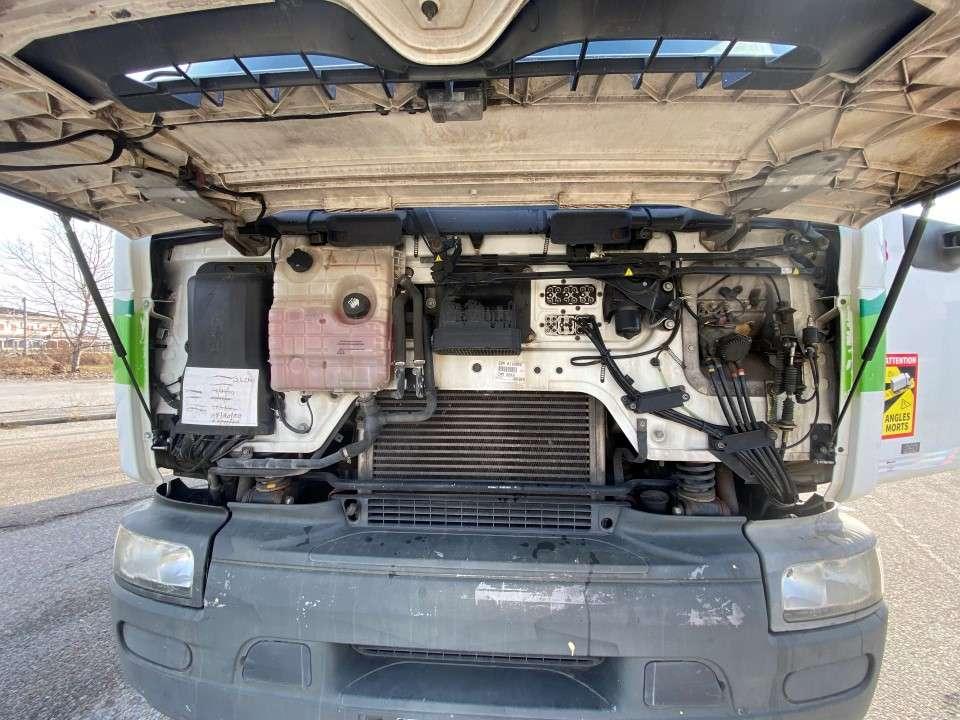 Renault 260 Photo 16