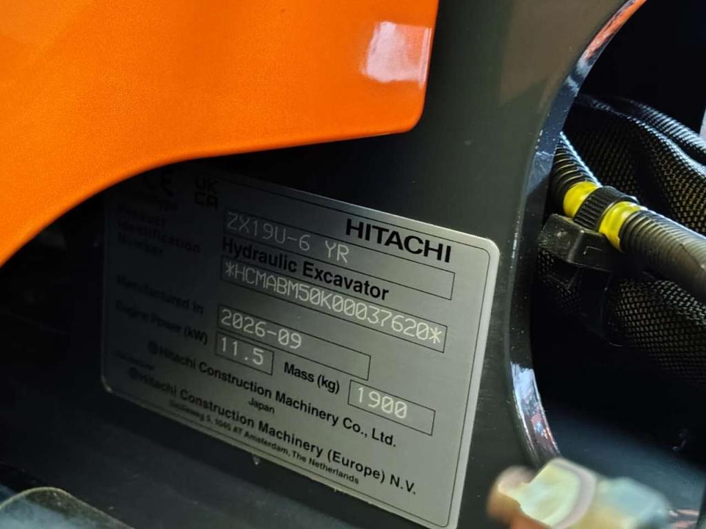 Hitachi ZX 19U-6 YR Photo 15