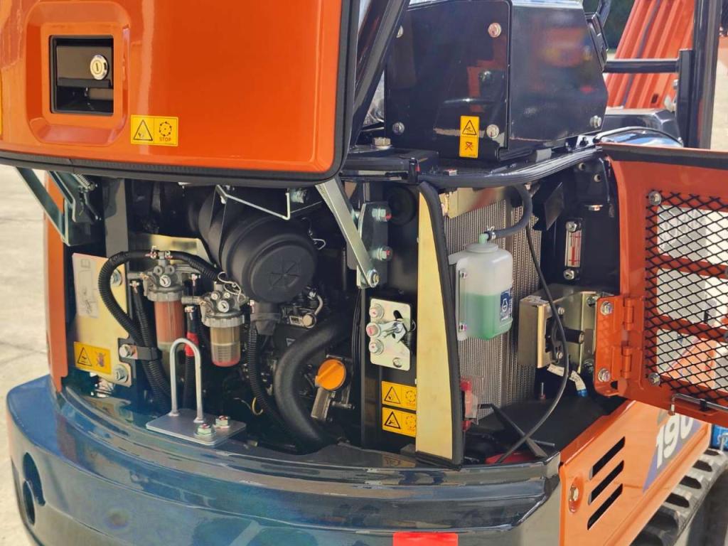 Hitachi ZX 19U-6 YR Photo 8