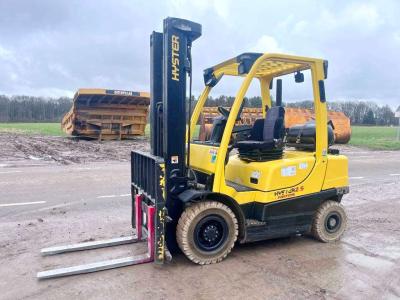 Hyster H2.5FT Triplex mast sold by Boss Machinery