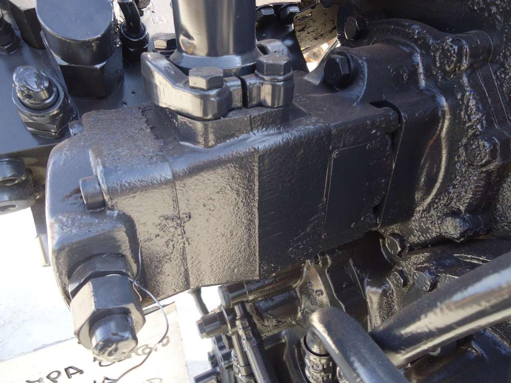 Transmission hydraulic pump for New Holland W270 Photo 1