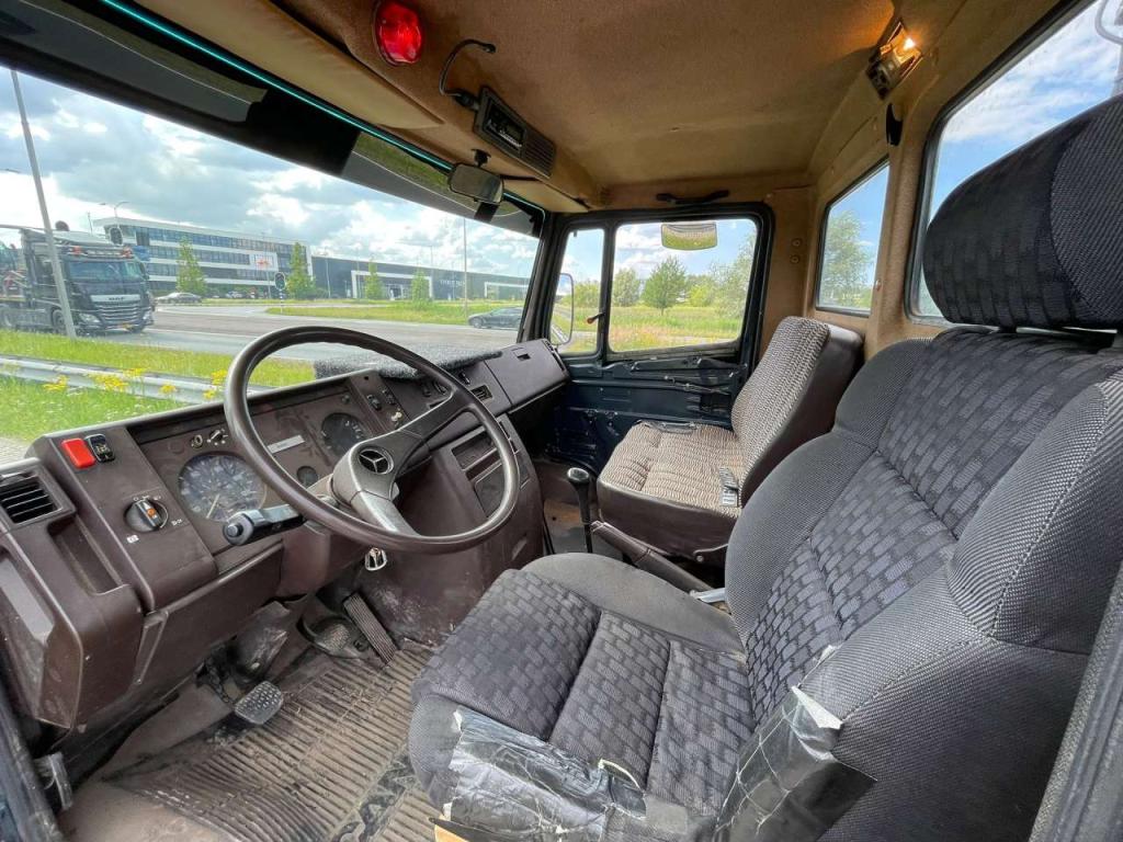 Mercedes-Benz 4x2 809D Photo 19