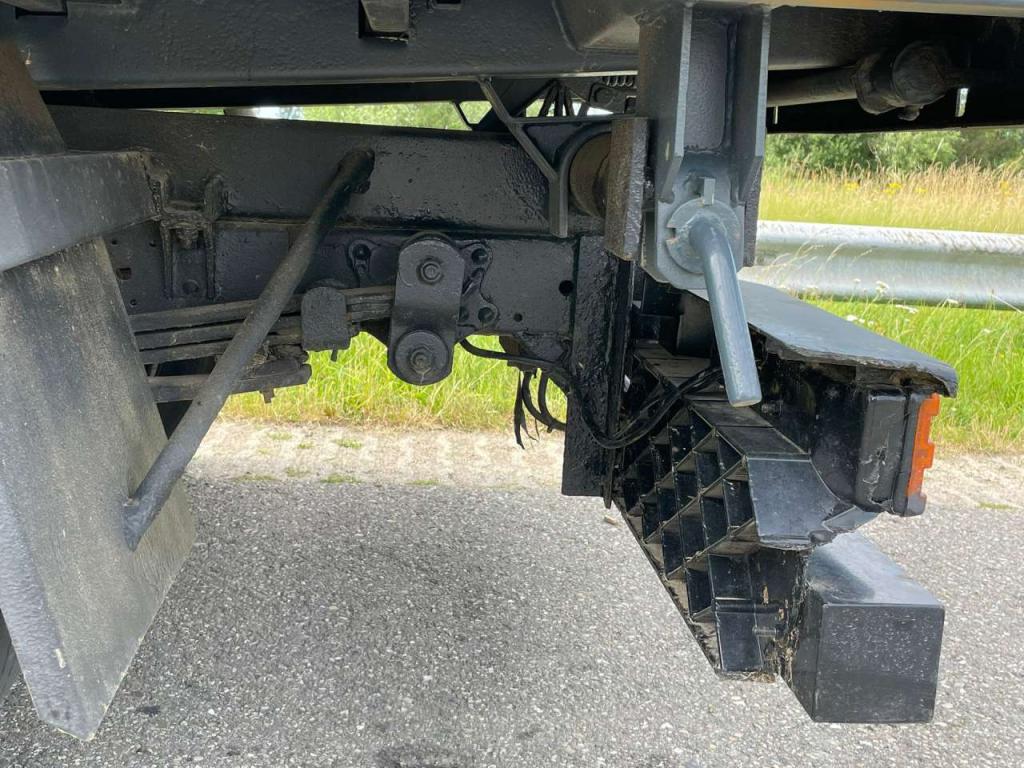 Mercedes-Benz 4x2 809D Photo 26