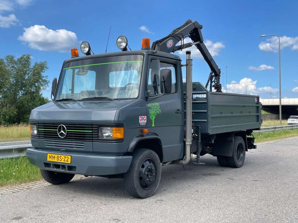 Mercedes-Benz 4x2 809D Photo 5