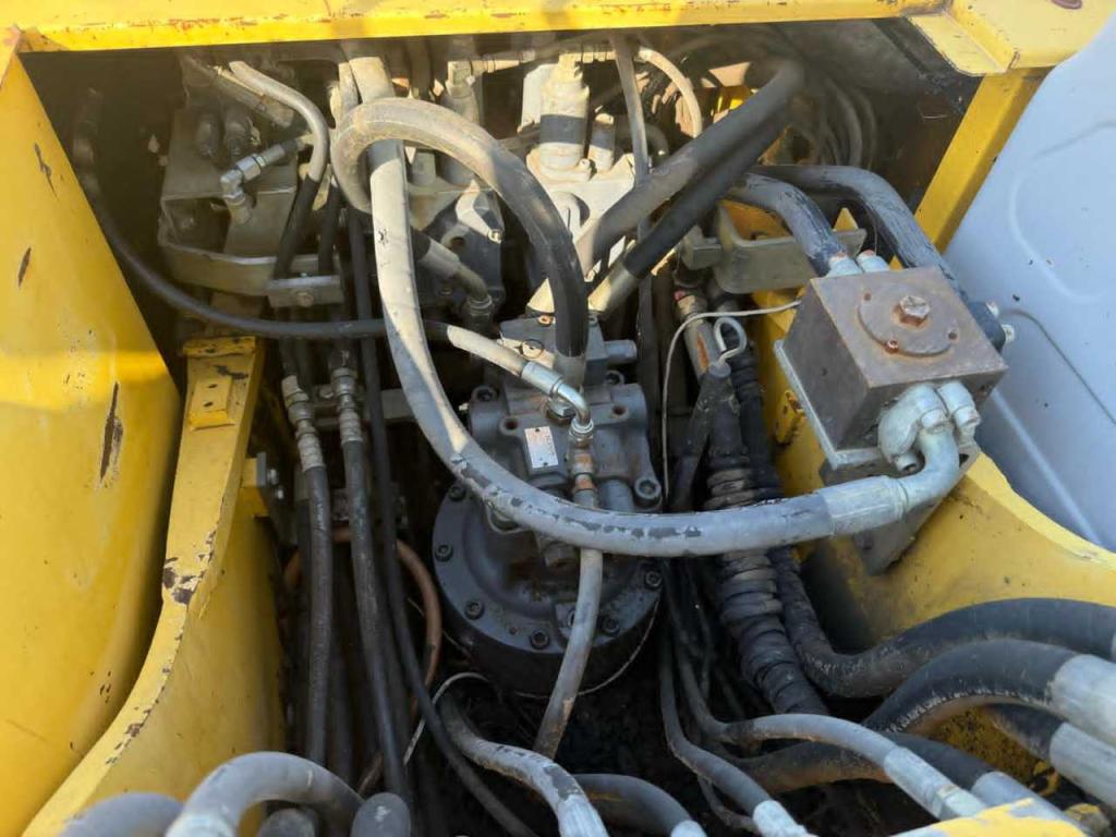 New Holland E215 Photo 12