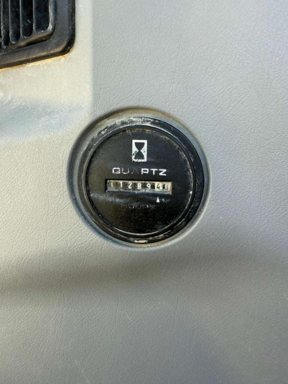 New Holland E215 Photo 17