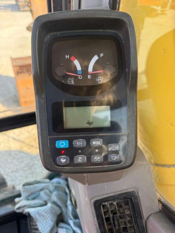 New Holland E215 Photo 18