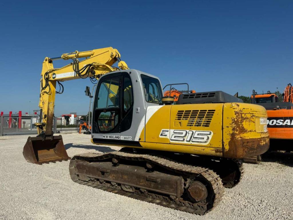 New Holland E215 Photo 3