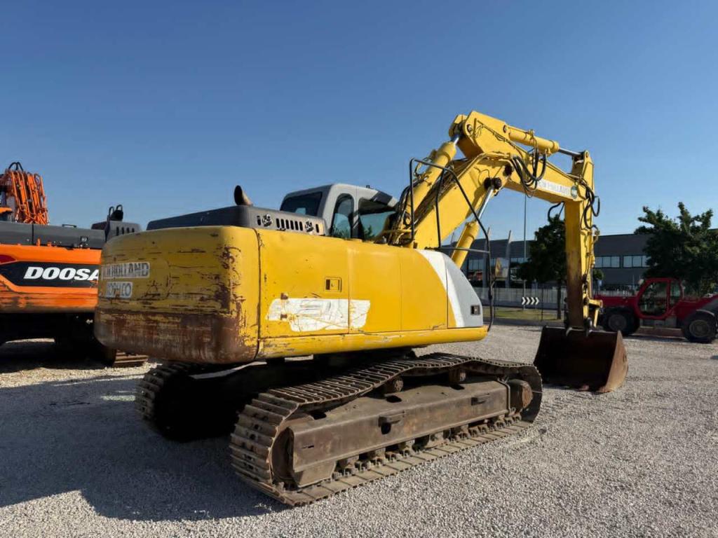 New Holland E215 Photo 4