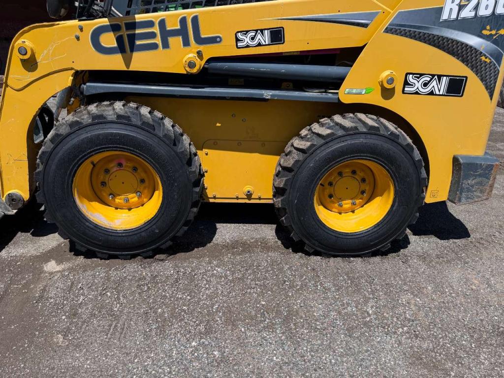 Gehl R260 Photo 2