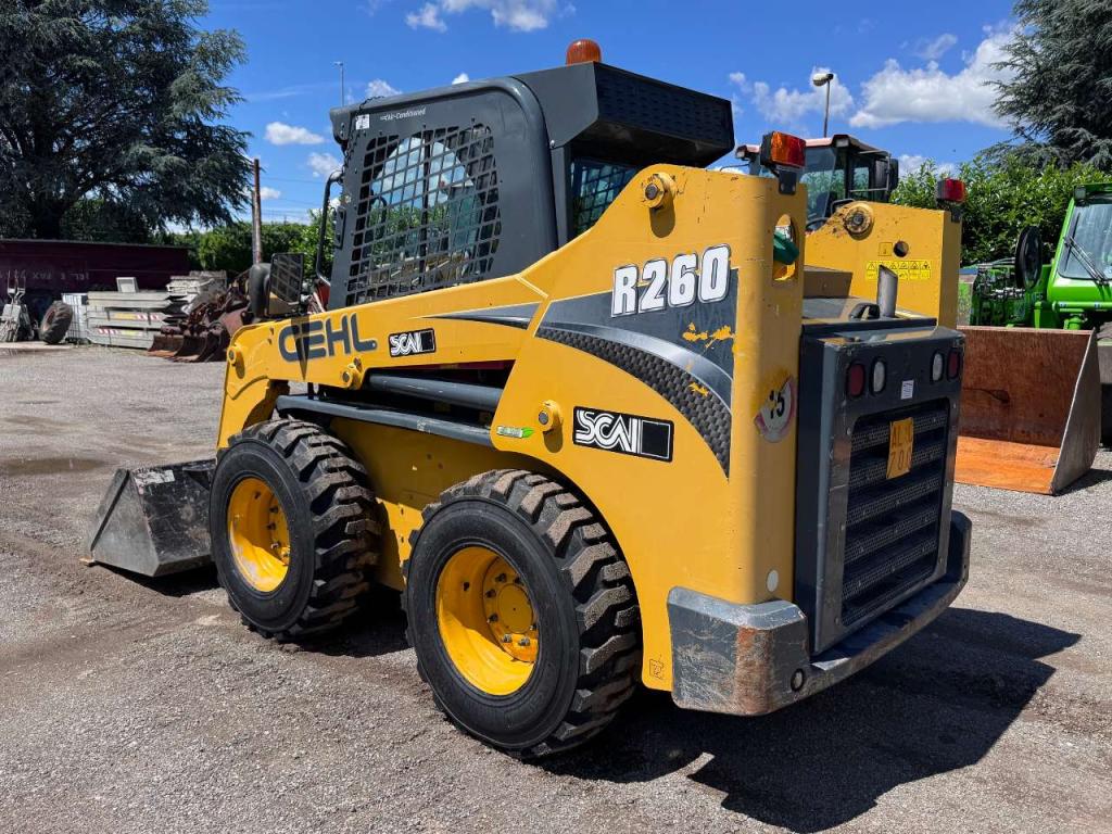 Gehl R260 Photo 3