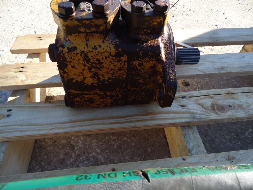 Hydraulic pump for Caterpillar 955L Photo 2