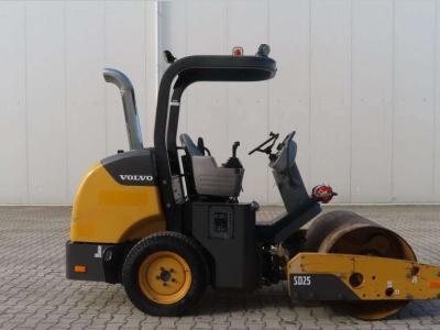 Volvo SD 25D sold by Bove Verhuur & Verkoop