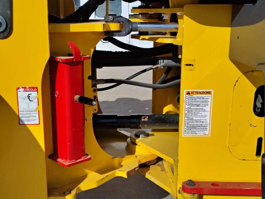 New Holland W 170B Photo 10