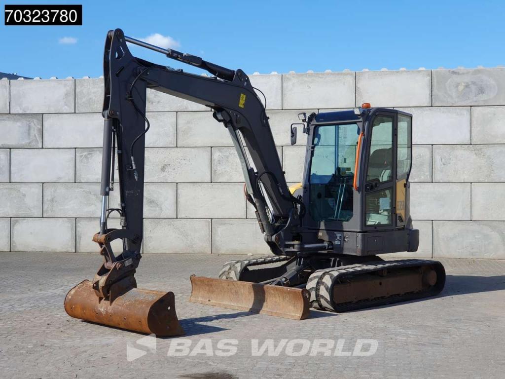 Volvo ECR58 F A/C - 3 Buckets Photo 2