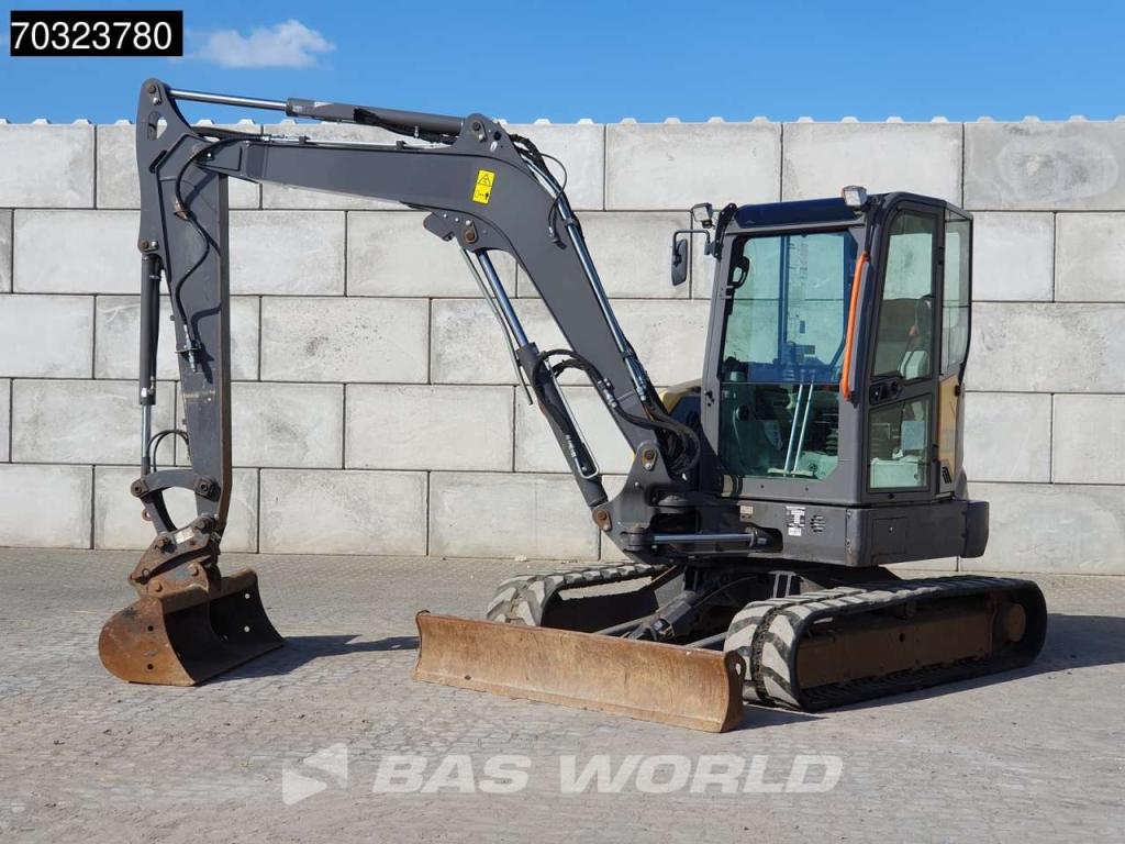 Volvo ECR58 F A/C - 3 Buckets Photo 3