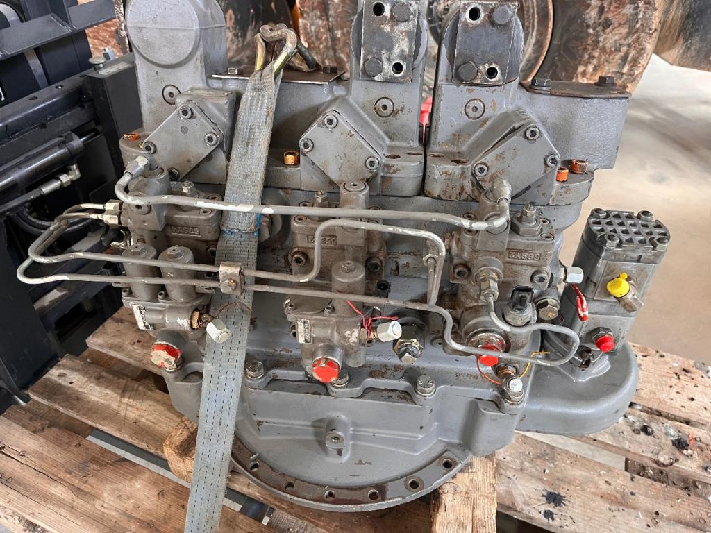 Hitachi HPV 145JX-28 Photo 1