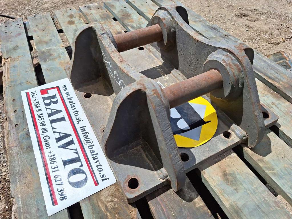 UNI45 for 5-12 ton excavators Attachment plate Photo 2