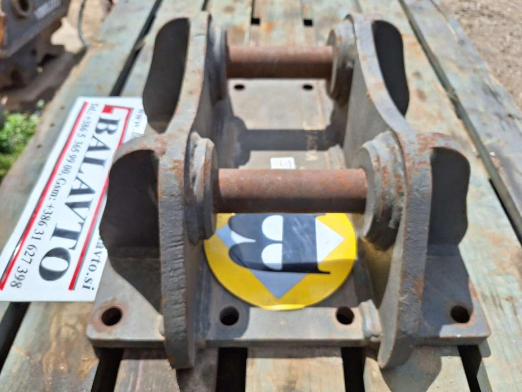 UNI45 for 5-12 ton excavators Attachment plate Photo 3