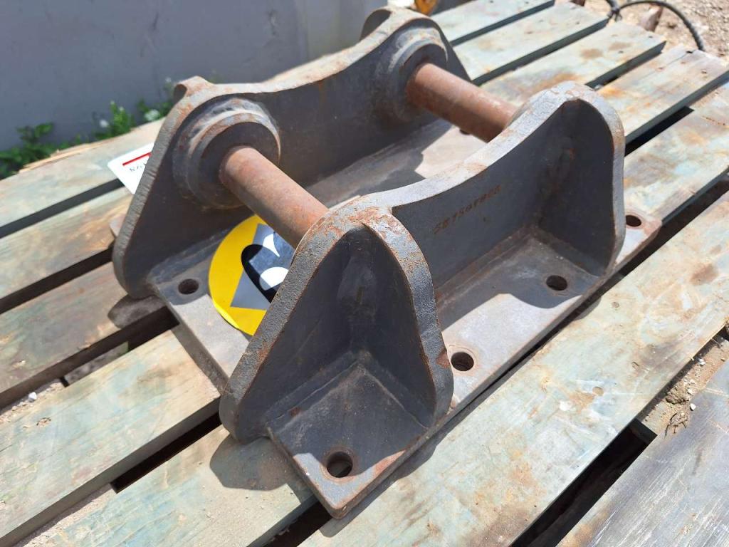 UNI45 for 5-12 ton excavators Attachment plate Photo 4