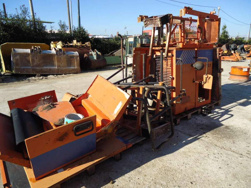 Hood and body panel for Fiat Hitachi FR220 Photo 1