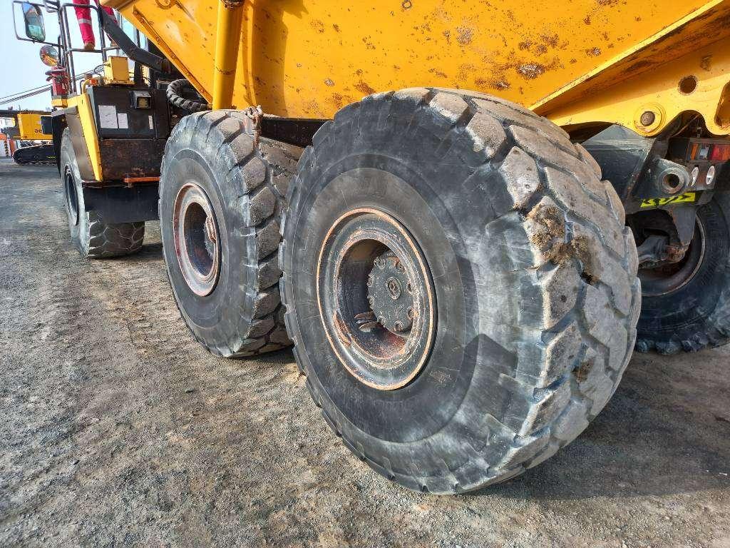 Komatsu HM400-3R (4pcs available for sale in Abu Dhabi) Photo 14