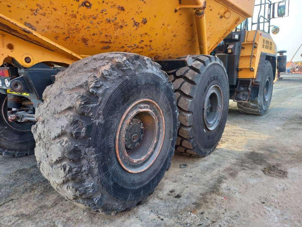 Komatsu HM400-3R (4pcs available for sale in Abu Dhabi) Photo 16