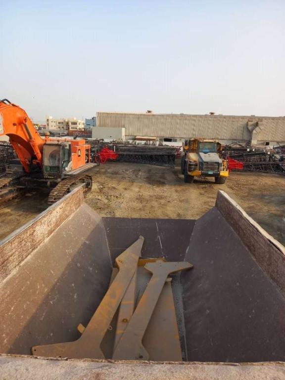 Komatsu HM400-3R (4pcs available for sale in Abu Dhabi) Photo 20