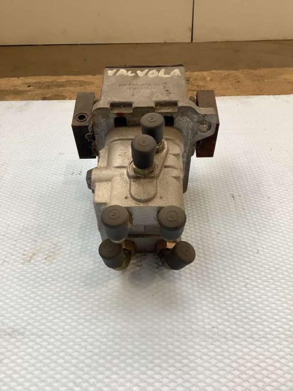 Travel control valve for Hitachi ZX135US Photo 2