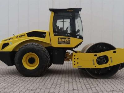 Bomag BW213 DH-5 sold by Bove Verhuur & Verkoop