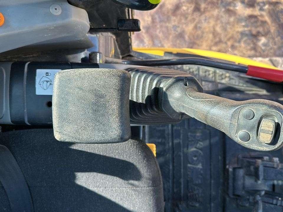 Komatsu PC80MR-5E Photo 16